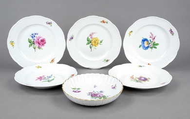 Six pieces, Meissen, 5 dinner plates, mark after 1934, 2nd choice, form Ozier, polychrome floral
