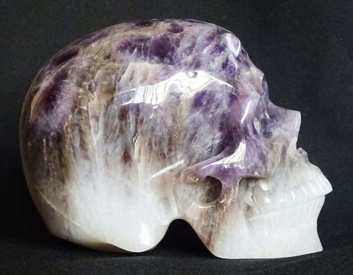 Skull Carved in Amethyst Crystal - 128×95×79 mm - 1214 g