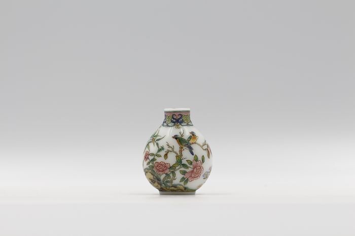 Snuff bottle - Enameled Glass - Flowers and Birds 1 - Signed by DOU MEI RONG - China - 21st century