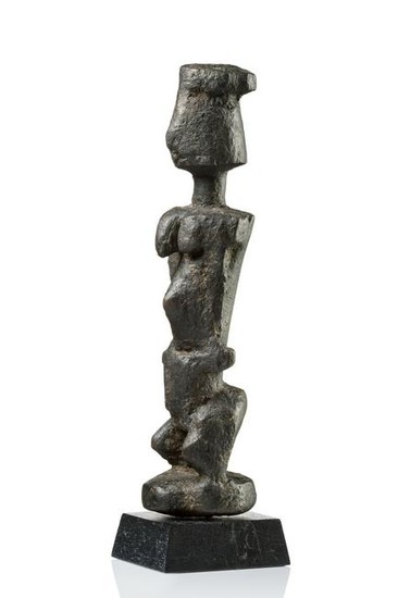 Standing female figure - Mali, Dogon