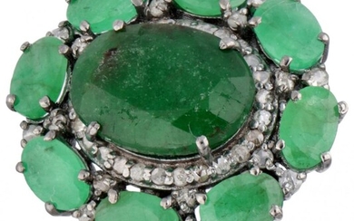 Sterling zilveren ring bezet met smaragd en diamant.