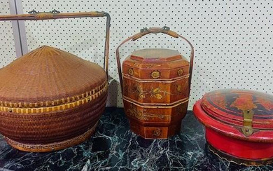 THREE VARIOUS 19TH/20TH CENTURY CHINESE FOOD CONTAINERS.