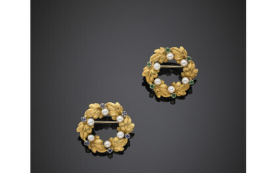 Two pearl, sapphire and emerald yellow gold wreath brooches, g 11.09, diam. cm 2.70.Read more