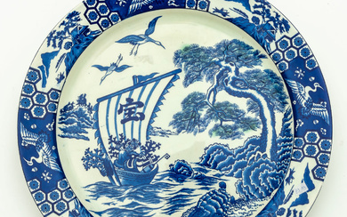 VERY LARGE CHINESE BLUE AND WHITE PORCELAIN PLATE