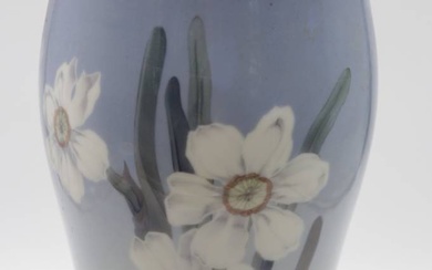 Vase, Royal Copenhagen, florale Bemalung in Unterglasur, Marke 2x durchschliffen, Gebrauchsspuren, H-20,5cm.