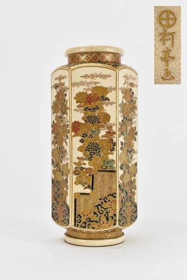 Vase - Satsuma - Porcelain - Flowers - Signed 'Katei ga' 柯亭画 (Katei painted) beneath Shimazu family crest - Japan - Late 19th century (Meiji period)