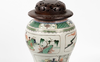 Vase en porcelaine à décor d'émaux de la... - Lot 119 - Deburaux - du Plessis