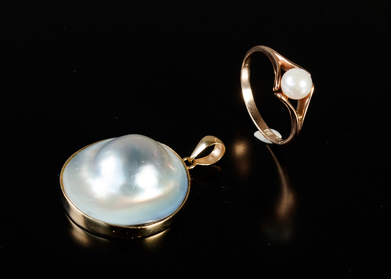 Vedhæng og ring i guld med perler 6.6 gr. (2)
