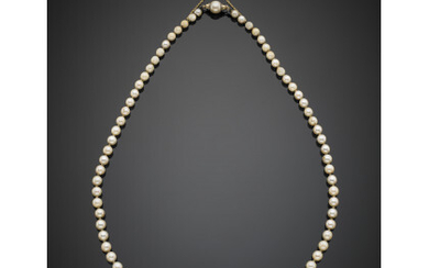 White cream hued cultured pearl graduated necklace with yellow gold clasp, g 21.18, length cm 51.50 circa.Read more