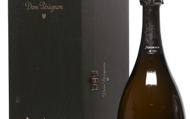 1 bt. Dmg. Champagne Dom Pérignon, Moët et Chandon 2006 A (hf/in). Owc.