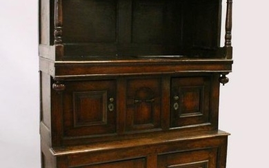 A GOOD 18TH CENTURY OAK TRIDARN, the upper section
