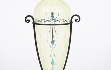 A James Powell & Sons Whitefriars glass vase in wr…