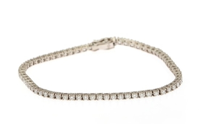 A diamond bracelet set with numerous brilliant-cut diamonds totalling app. 2.25 ct., mounted in 18k white gold. Top Crystal/VVS-SI. L. 18.7 cm.