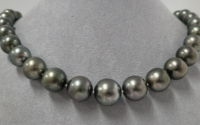 11x14.7mm Large Green Tahitian Pearls - 14 kt. White gold - Necklace