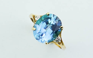 14K YELLOW GOLD, DIAMOND AND BLUE TOPAZ RING. Brilliant-cut oval...