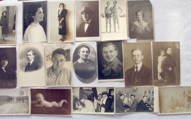 18 antique photos of Jewish people, including photo by A. Soskin, Palestine, Tel-Aviv