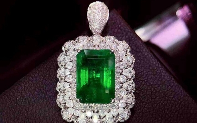 18 kt. White gold Ring&Pendant-4.54ct Emerald and 3.1