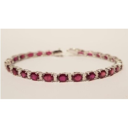 18ct white gold Ruby and Diamond Tennis bracelet 18cts of ve...