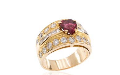 18kt yellow gold heart-shaped ruby ring