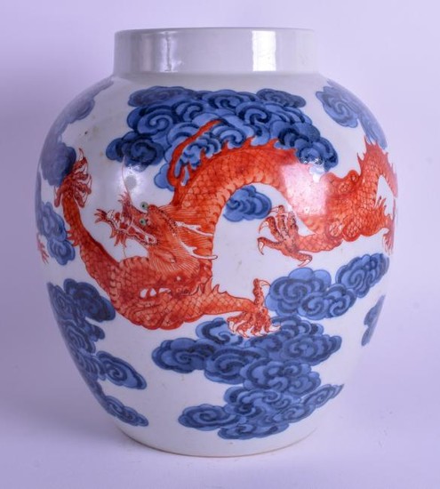 A 19TH CENTURY CHINESE BLUE AND WHITE GINGER JAR