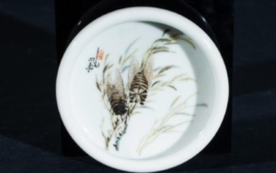Arte Cinese A small porcelain dish painted with
