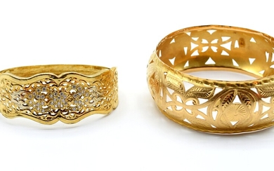 2 bracelets rigides en or jaune 18 ct (bosselés) - 53 g (6x 5 cm)...