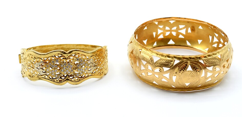 2 bracelets rigides en or jaune 18 ct (bosselés) - 53 g (6x 5 cm)...