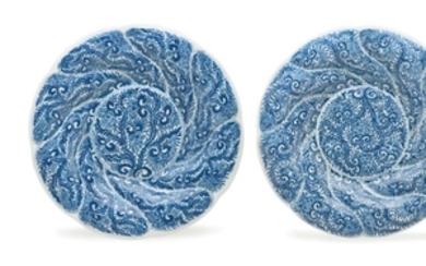 A LARGE PAIR OF BLUE AND WHITE SPIRAL-MOLDED DISHES, KANGXI PERIOD (1662-1722)