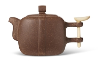 A SPECKLED BROWN YIXING ROUNDED RECTANGULAR TEAPOT AND COVER, 'PRECIOUS CONTENTS', XU DAMING (1952-2016)