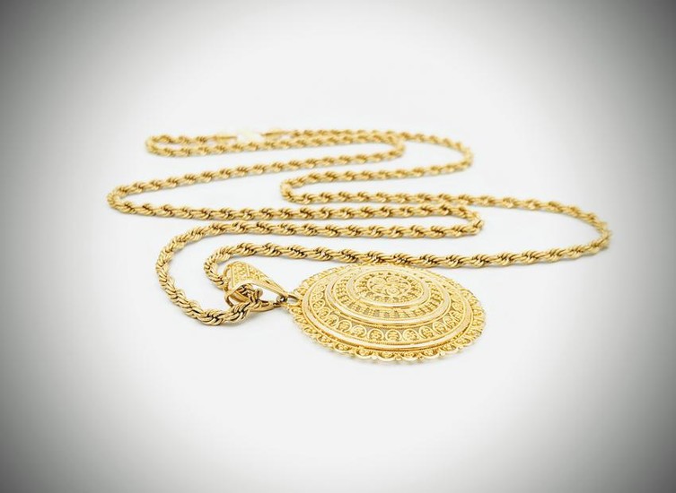 21K Gold Roped Necklace & Pendant