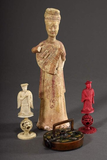 4 Various Chinese pieces: Pair of finely carved ivory chess pieces (h. 9cm), clay fragment "Tang Musician" with remains of coloured painting (h. 21cm) and miniature cloisonné water dropper jug (h. 1.5cm, Ø 6.5cm), former Charles Crodel...