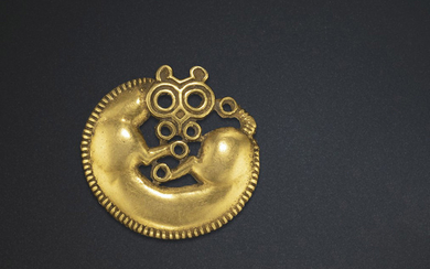 A SMALL GOLD PLAQUE, NORTHEAST CHINA, 6TH-5TH CENTURY BC
