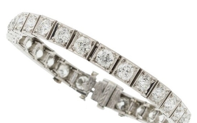 74002: Art Deco Diamond, Platinum Bracelet Stones: Eur