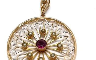 9ct marked gold circular pierced detail pendant set with gar...