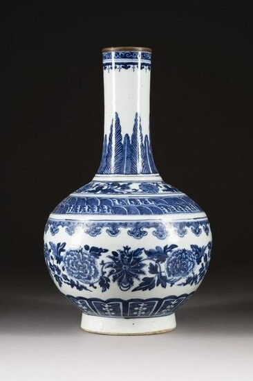 A BLUE-AND-WHITE SHANG VASE