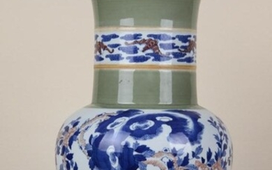 A CELADON-BLUE AND WHITE VASE.QING PERIOD