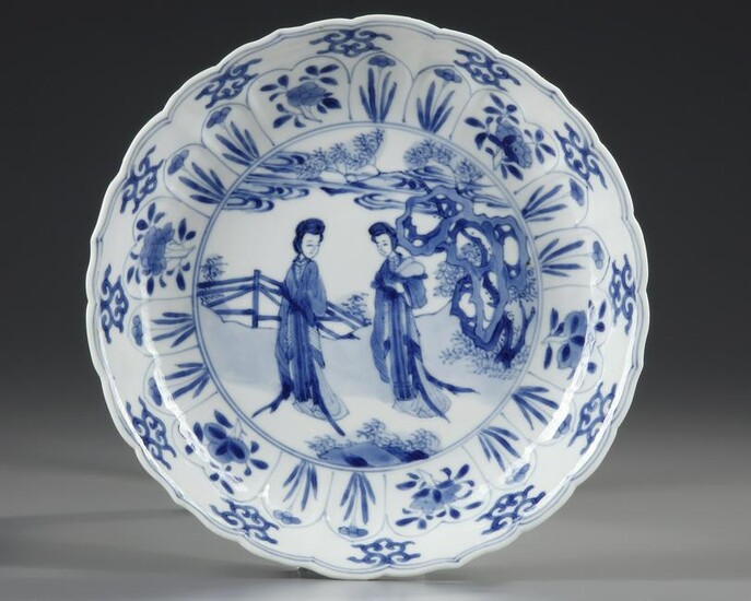 A CHINESE BLUE AND WHITE PLATE, KANGXI PERIOD (1662