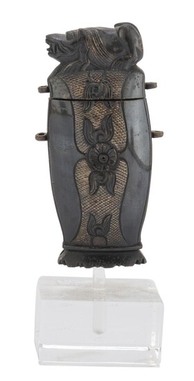 A CHINESE HORN BOX EARLY 20TH CENTURY.