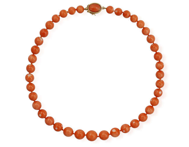 A CORAL BEAD NECKLACE Composed of single row...