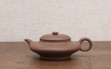 A Chinese Yixing zisha teapot