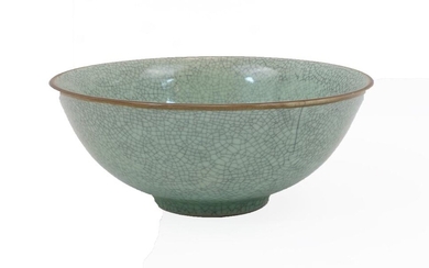 A Chinese crackle glazed celadon bowl, 20th century, approx. 24.7cm diameter