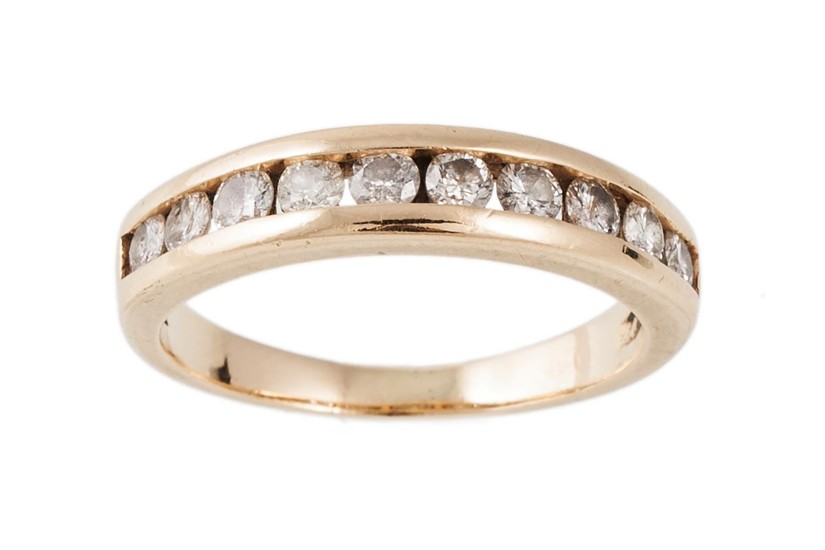 A DIAMOND HALF ETERNITY RING with diamonds of approx 0.80 ct...