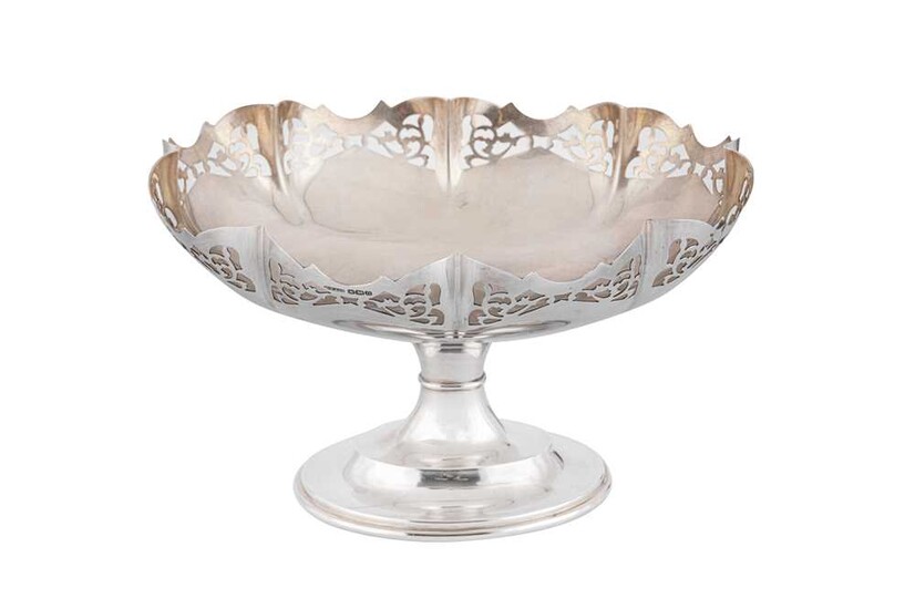 A GEORGE V STERLING SILVER PEDESTAL FRUIT BOWL, SHEFFIELD 1931 BY HARRISON FISHER AND CO