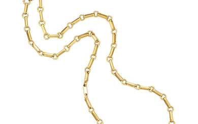 A GOLD CHAIN NECKLACE