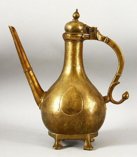 A LARGE 18TH CENTURY MUGHAL INDIAN BRASS EWER, with