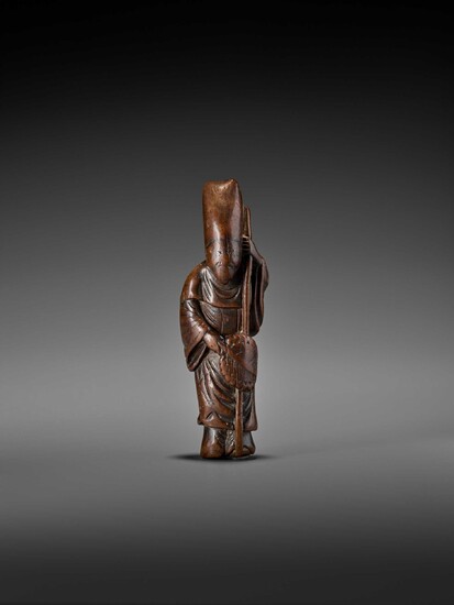 A LARGE AND EARLY WOOD NETSUKE OF A CHINESE COURT OFFICIAL