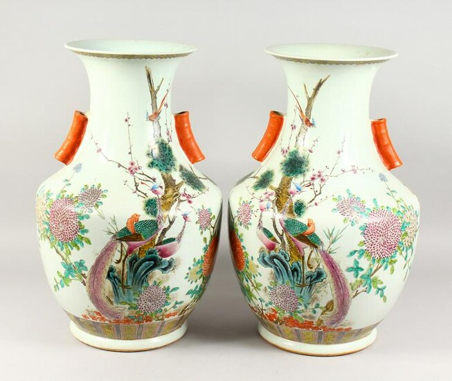 A LARGE PAIR OF CHINESE PORCELAIN BULBOUS VASES