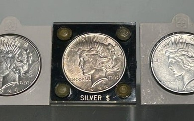 A LOT OF THREE AMERICAN PEACE SILVER DOLLARS, CIRCA 1922, 1924 AND 1925