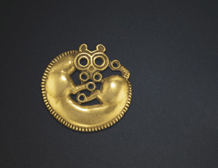 A SMALL GOLD PLAQUE, NORTHEAST CHINA, 6TH-5TH CENTURY BC