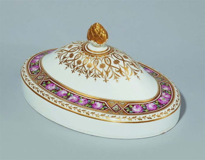 A Saint Petersburg porcelain cloche from the wedding service for Grand Duchess Maria Pavlovna